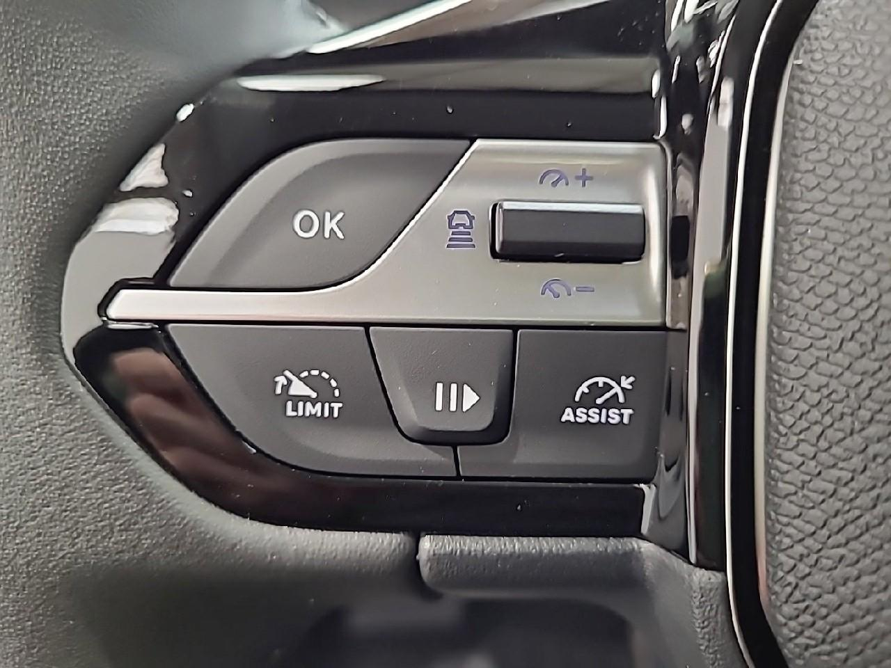 Peugeot 308 hybrid 145 e-dcs6 allure — photo 18