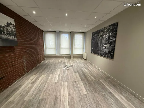 Bureaux 99 m² BIHOREL