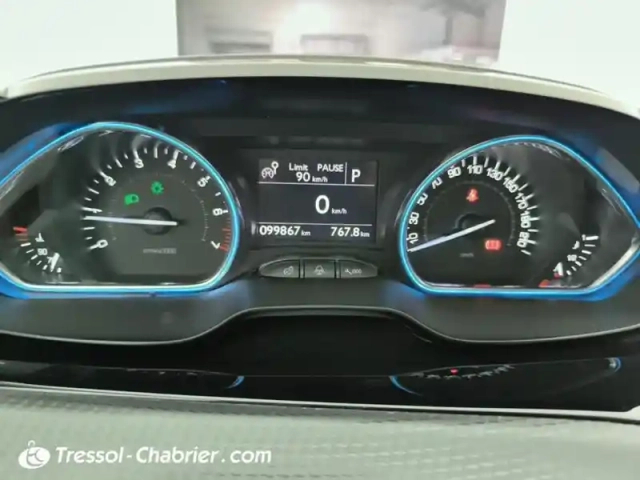 Peugeot 2008 puretech 130ch s&amp;s eat6 allure — photo 16