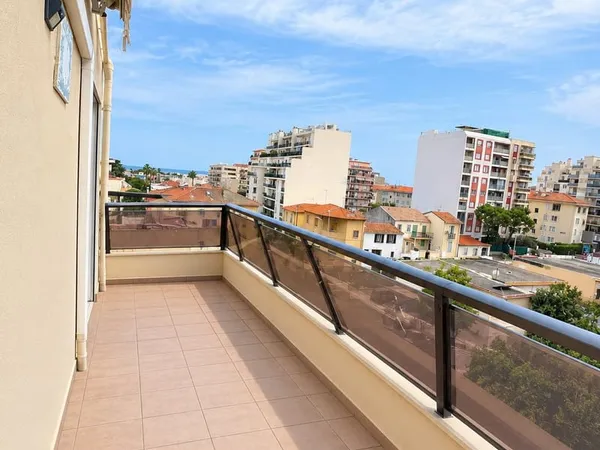 NICE OUEST 3 PIÈCES RÉNOVÉ 67 M2 TERRASSE 15 M2 PARKIN