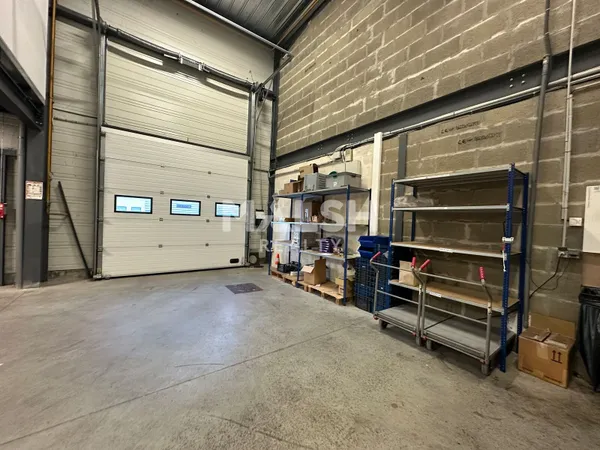 Local industriel 643 m²