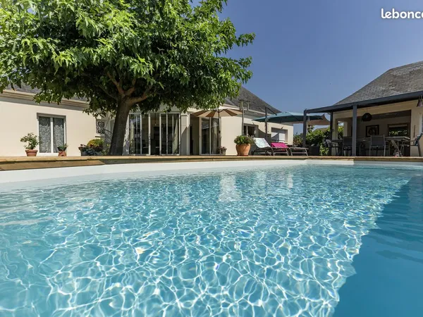 Maison 7 pièces 255 m²