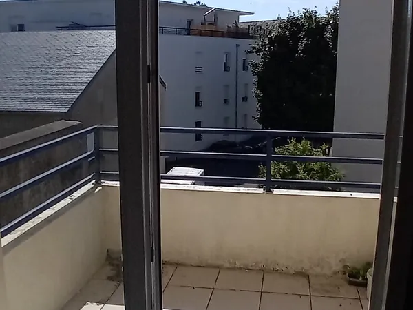 Loue chambre dans appartement central, traversant et lumineux 85m²