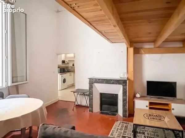 Aix en Provence, Centre ville Historique, Appartement T1 de 28m2 + mezzanine dans un immeuble Bourge