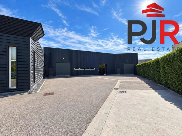 Local d'activité 326 m²