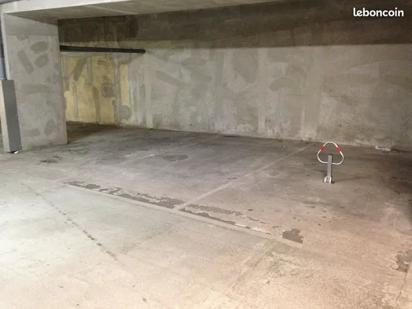 Place DAUMESNIL - Parking