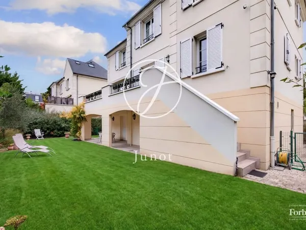 Rueil-Malmaison - TRIANGLE D'OR - Maison - 8 pièces - 219.86m² carrez - Terrain 455m²
