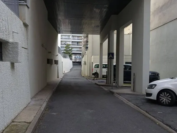 Entrepôt 183 m²