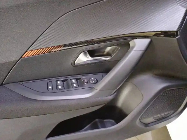 Peugeot 2008 puretech 100 s&amp;s bvm6 — photo 20