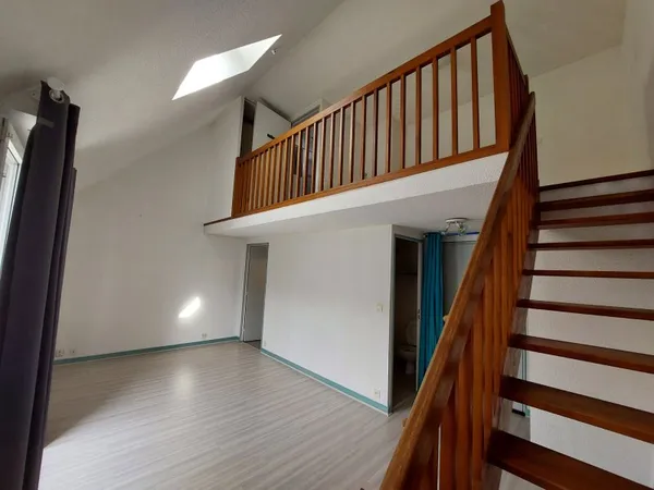 T2 proche Piscine Coubertin en duplex avec balcon et parking
