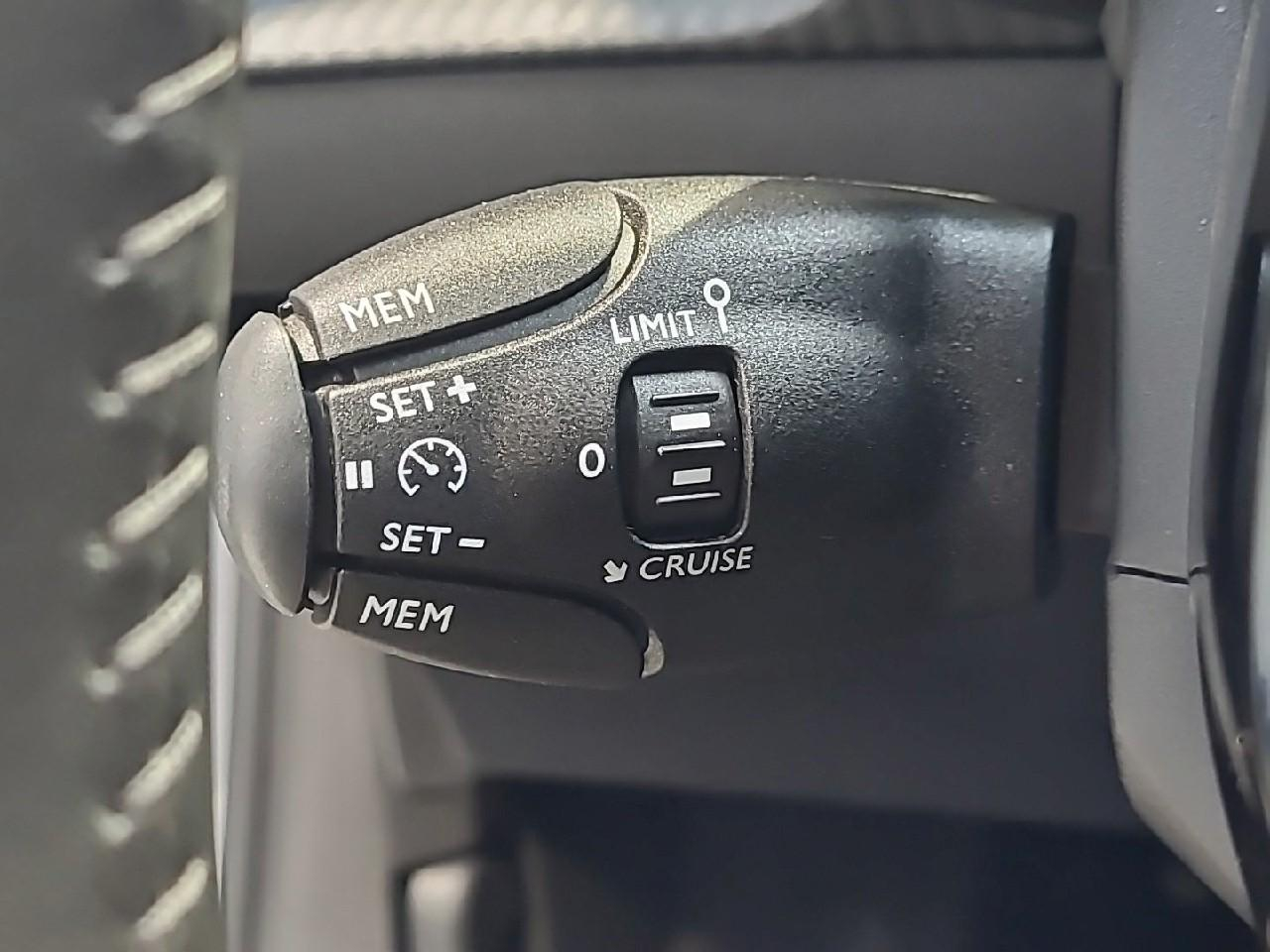 Peugeot 208 hybrid 100 e-dcs6 allure — photo 26