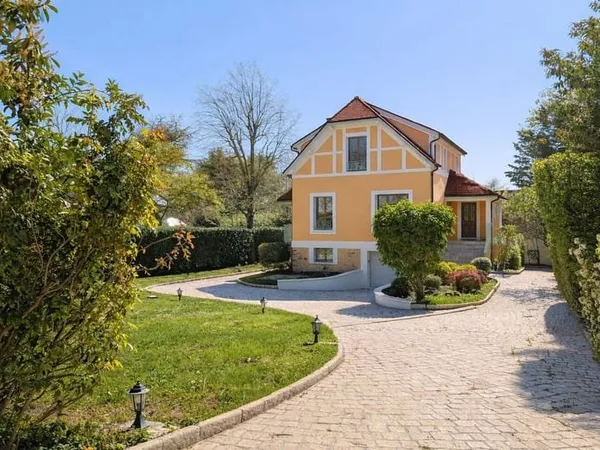 Villa 6 pièces 230 m²