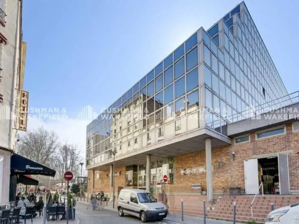 Bureaux 878 m²