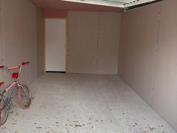 Garage à louer sur Saint-Laurent d'Aigouze