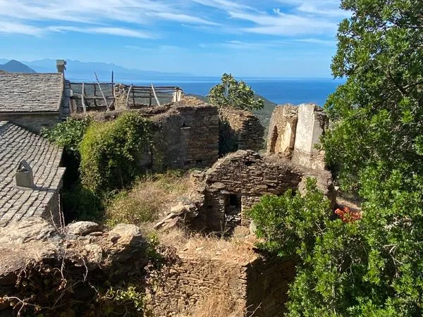 Ruine en Corse Vue mer imprenable