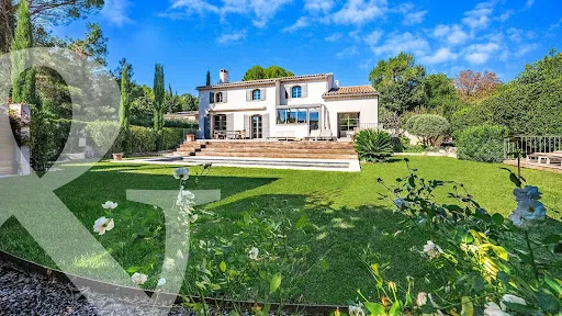Maison 7 pièces 215 m²