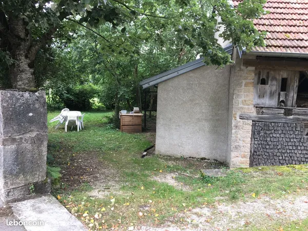 Chambre dans appartement en coloc ancienne ferme rénovée de 110 m2 avec jardin