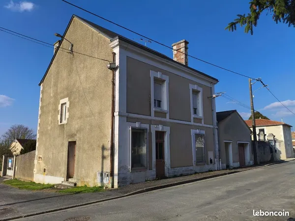 Maison au coeur du village de 205 m² avec jardin et garage - Champigny-en-Rochereau : La flexibilité