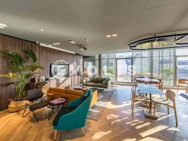 Bureaux 733 m²