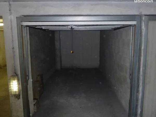Garage Box fermé au Port, angle Arson / Lascaris 11 m2, 1er sous-sol