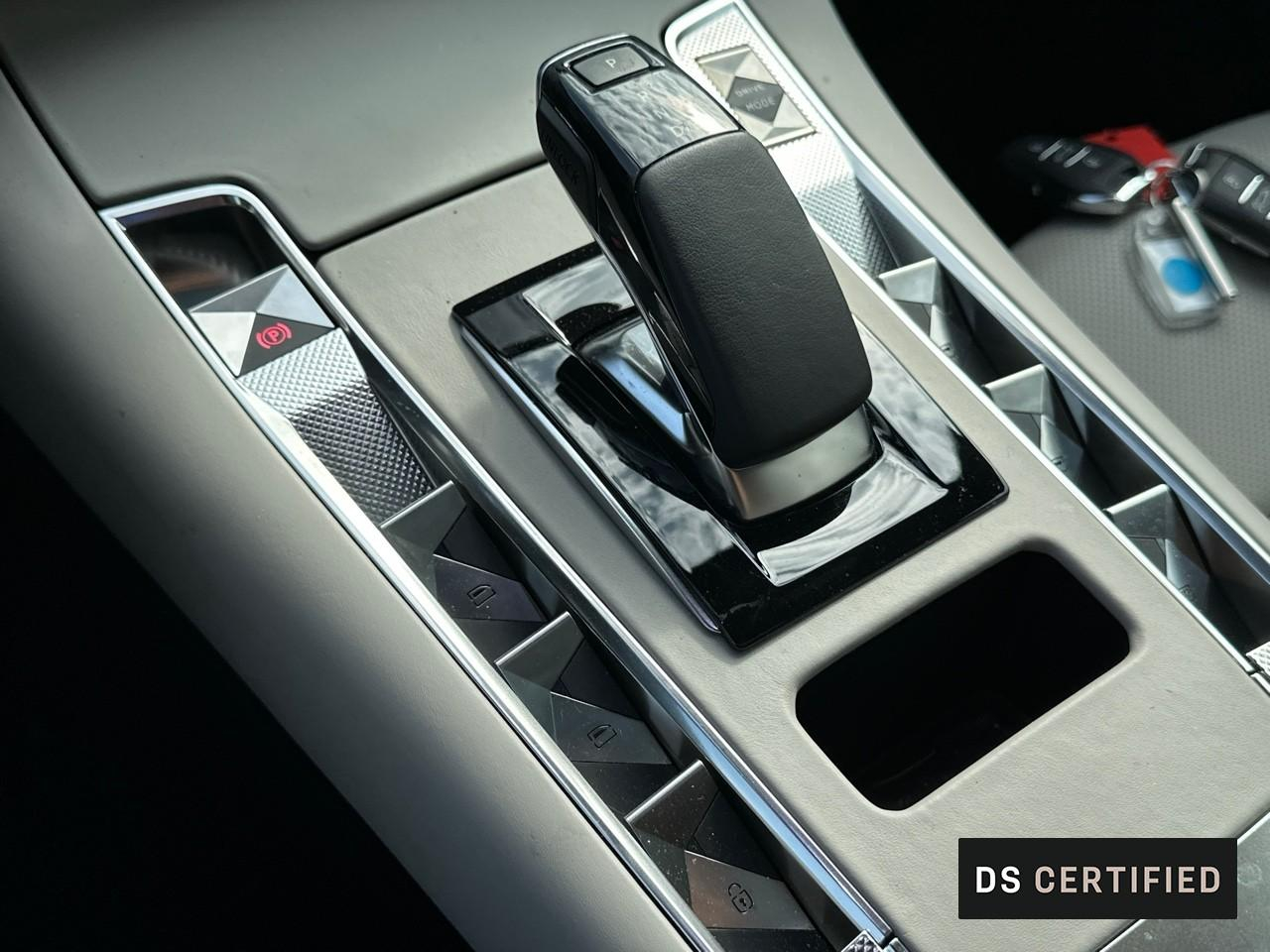 Ds Ds 7 crossback hybride rechargeable e-tense 300 eat8 4x4 opera — photo 18
