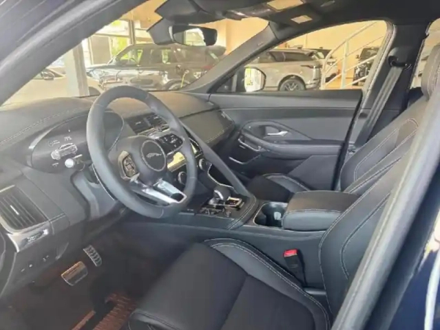 Jaguar E-Pace p300e phev 309ch r-dynamic se — photo 30