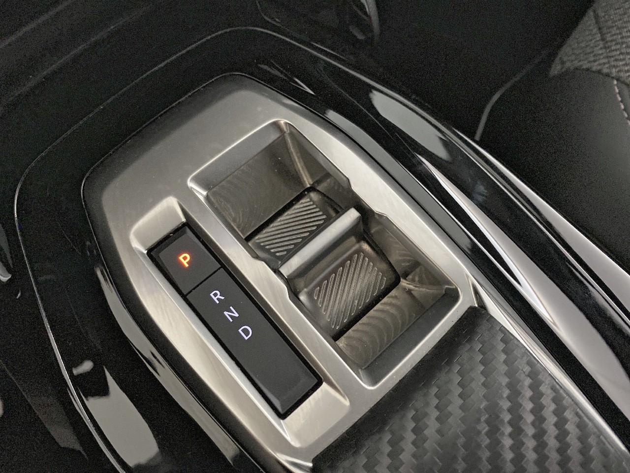 Peugeot 2008 hybrid 145 ch e-dcs6 allure — photo 15