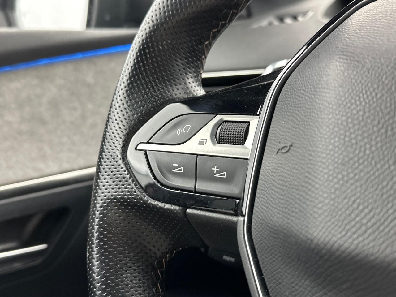 Peugeot 3008 hybrid4 300 e-eat8 gt — photo 18