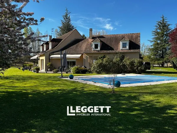 Maison 8 pièce(s), LE FLEIX