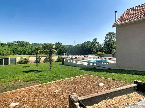 Maison 7 pièces 218 m²