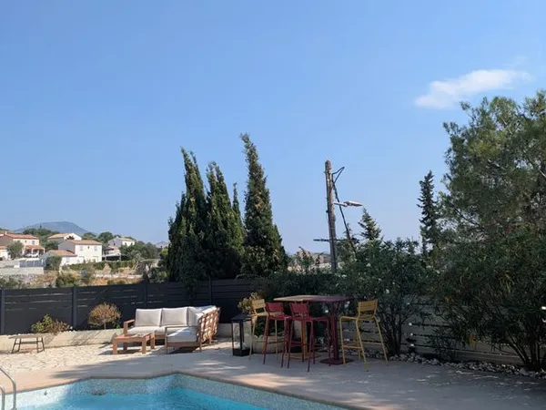 Haut de Villa 130 m² avec piscine - Investissement locatif