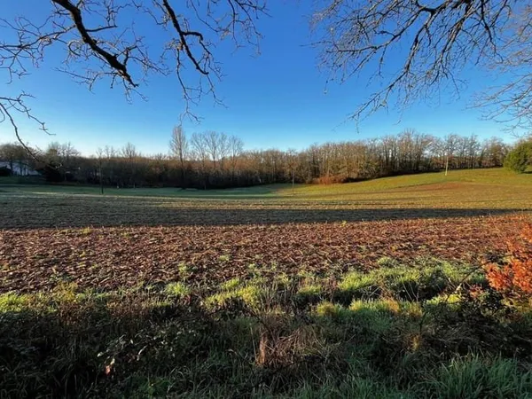 Terrain 3700 m²