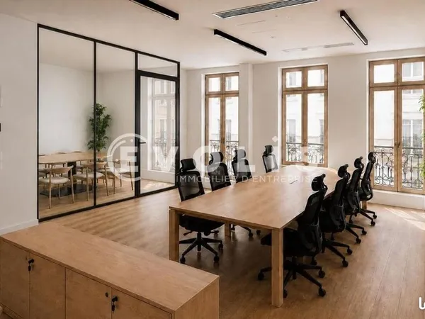 Bureau 704 m²