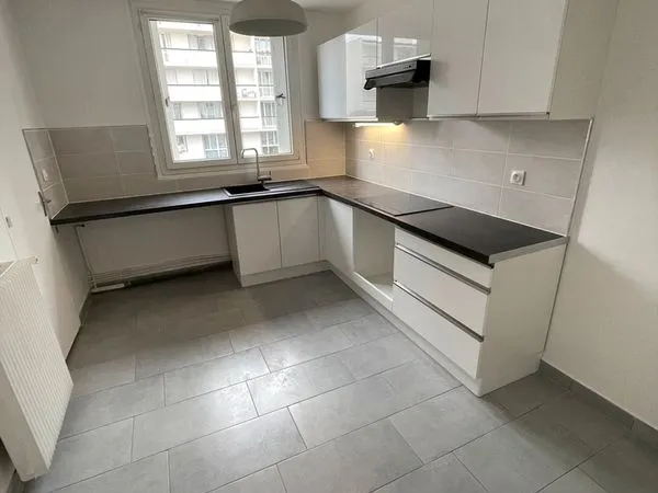 F4 2 chambres avec balcon et parking