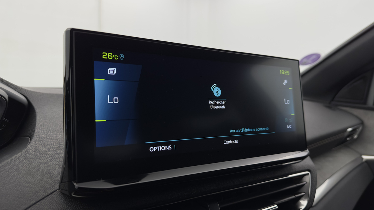 Peugeot 3008 Hybrid 225 e-EAT8 — photo 25