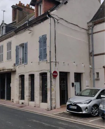 Local commercial et appartement en centre-ville