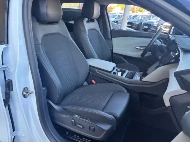 Ford Explorer 170ch standard range 52kwh pack premium rwd — photo 27