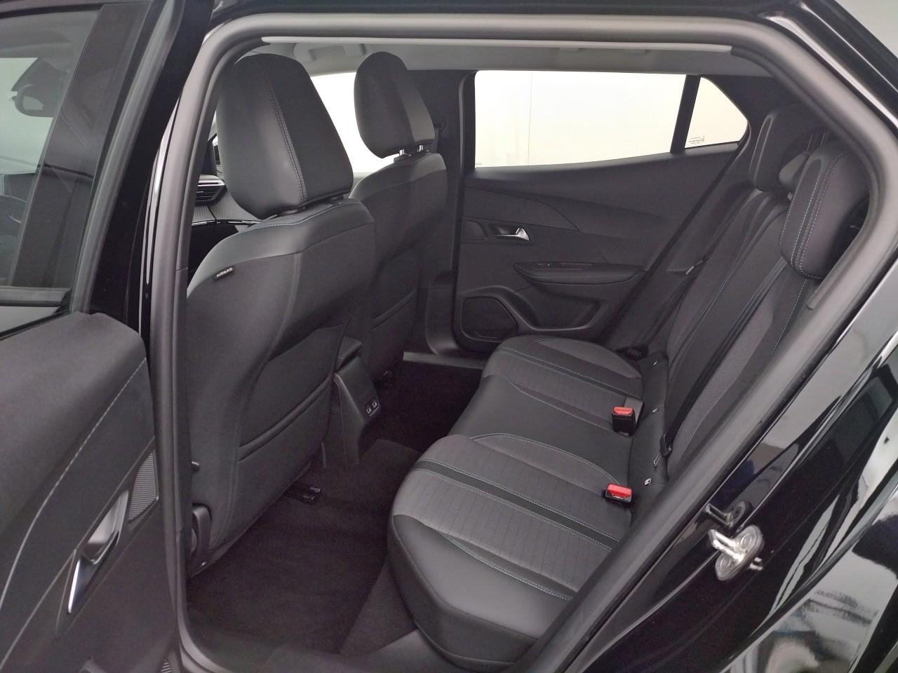 Peugeot 2008 puretech 130 s&s eat8 allure pack — photo 13