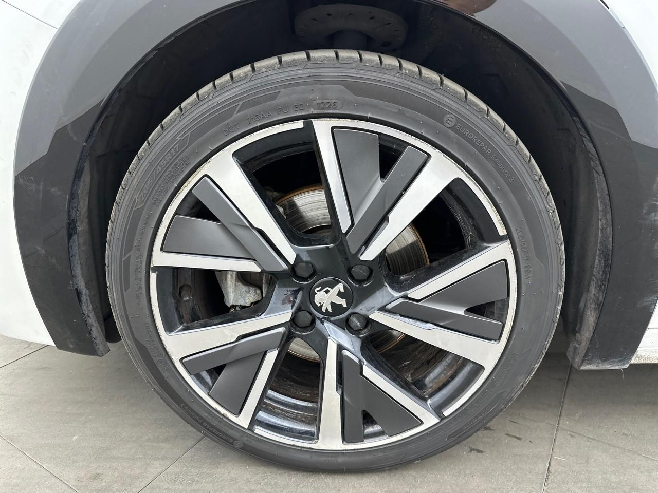Peugeot 208 puretech 100 s&s eat8 gt — photo 14