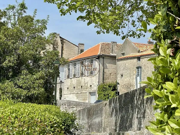 Maison 9 pièces 320 m²
