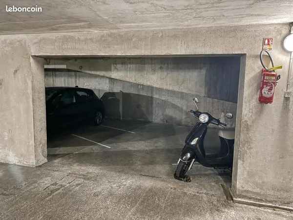 PARKING MOTO / SCOOTER Sécurisé - Nantes
