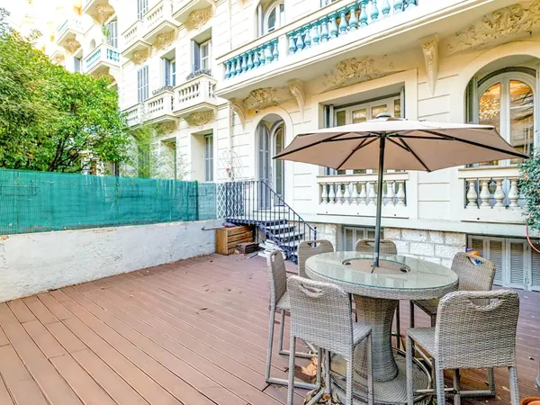 VICTOR HUGO : RARE 6 PIÈCES D'EXCEPTION AVEC TERRASSE DE 50 m²