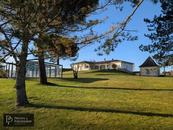 Maison de plain-pied 7 pièces 225 m²