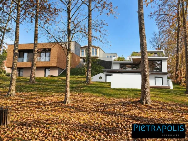RARE - TERRAIN À BÂTIR DE 959 m² AVEC PERMIS DE CONSTRUIRE AC