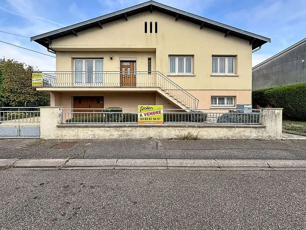 Pavillon indépendant F6 sur sous sol à rafraichir