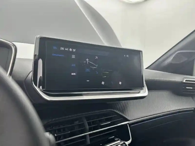 Peugeot 208 hybrid 145 ch e-dcs6 — photo 21