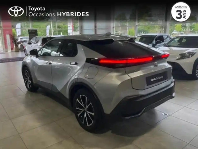 Toyota C-Hr 1.8 hybride 140ch design pack confort — photo 2