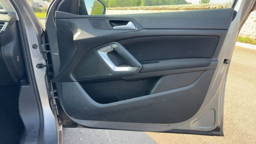 Peugeot 308 1.2 PureTech 130 - Allure – 2015 – 120616 km – Essence – Boîte Manuelle — photo 25