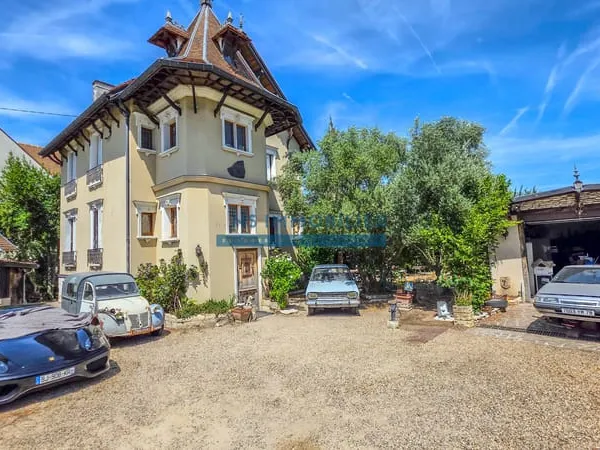 Propriété d'exception 8 pièces 179m2 + Garage + Dépendance +
