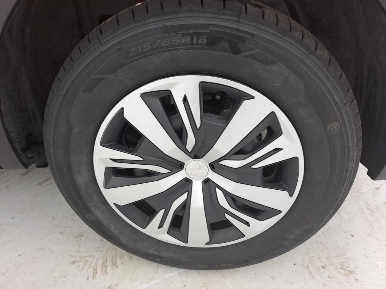Peugeot 2008 puretech 100 s&s bvm6 active pack — photo 23